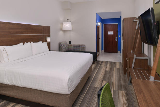 Images Holiday Inn Express & Suites Raleigh NE - Medical Ctr Area, an IHG Hotel