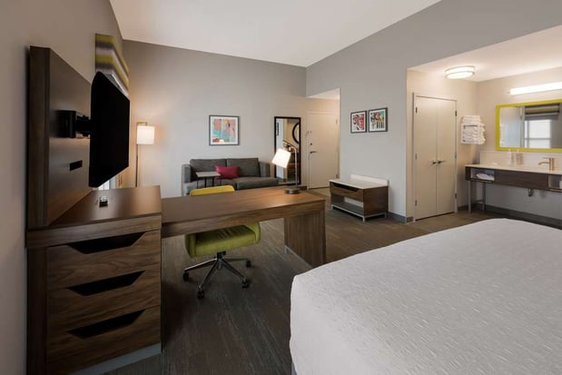 Images Hampton Inn & Suites Fredericksburg-at Celebrate Virginia