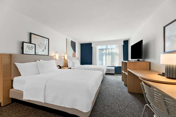 Images Spark by Hilton Tupelo