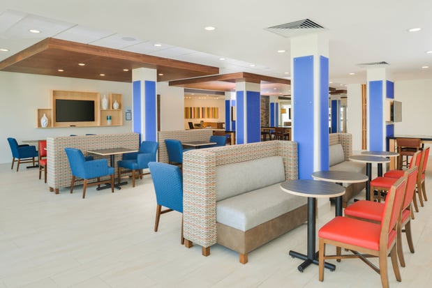 Images Holiday Inn Express & Suites Chadron by IHG