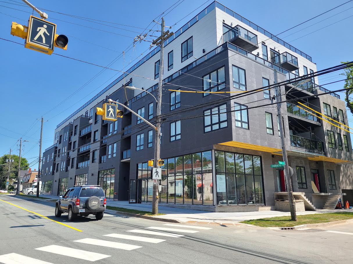 Images R&R ROOFING & RENOVATIONS LTD