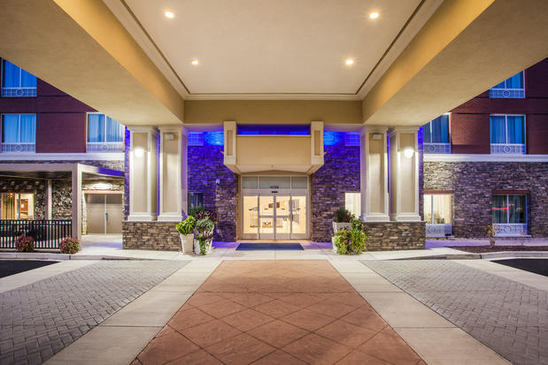 Images Holiday Inn Express & Suites Lexington Park-California, an IHG Hotel