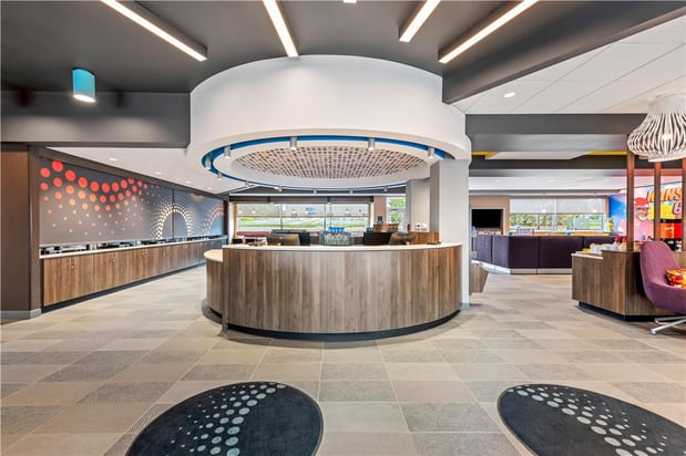 Images Tru by Hilton Kansas City Airport