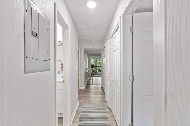 Images Elliot Apartments on Abernathy