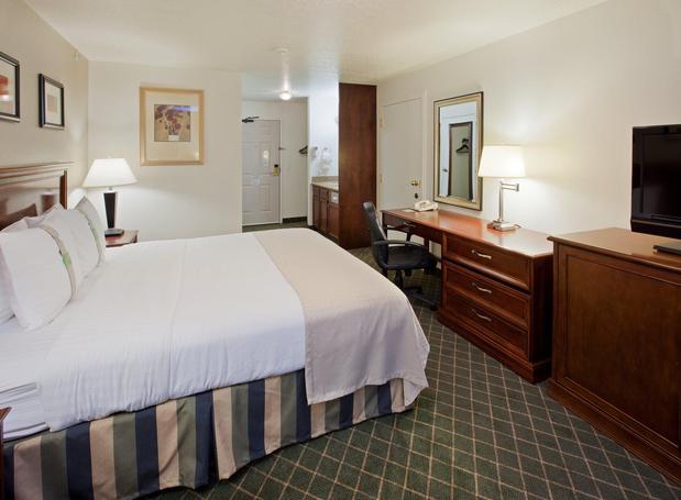 Images Holiday Inn Redding by IHG