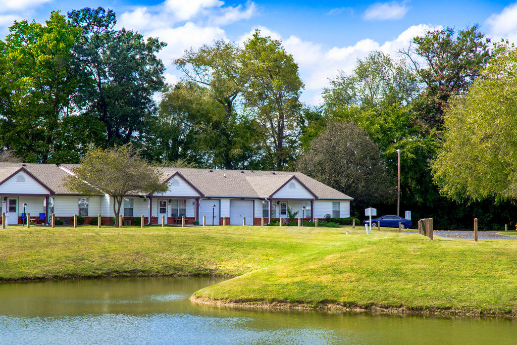 Shady Oak Village - Senior Living Apartments Photo