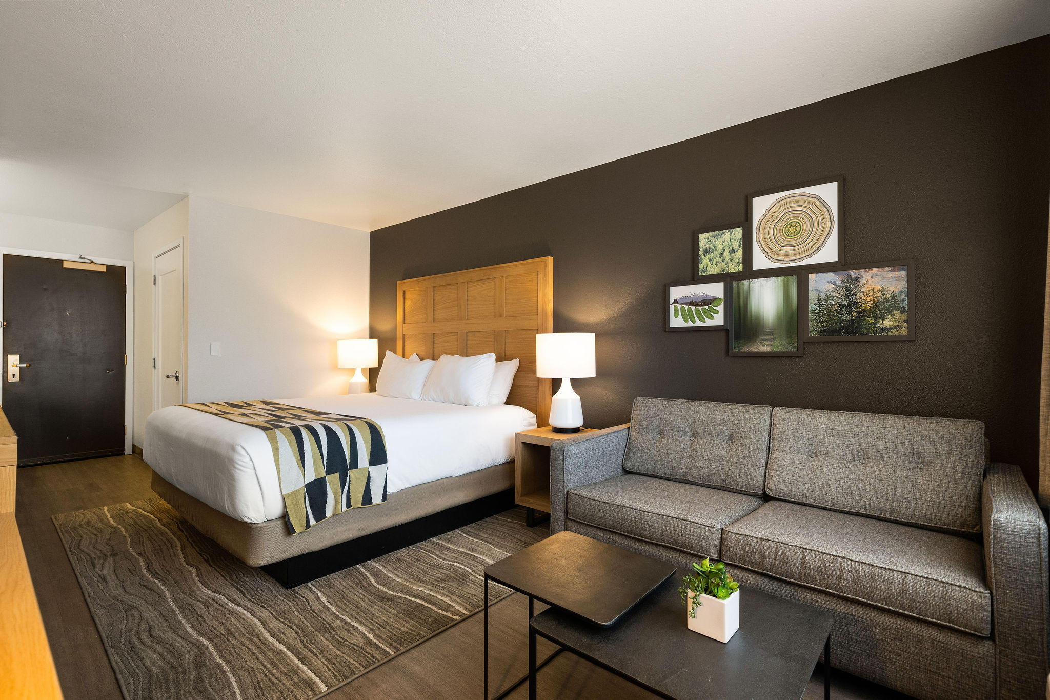 Oxford Suites Redding Guestrooms