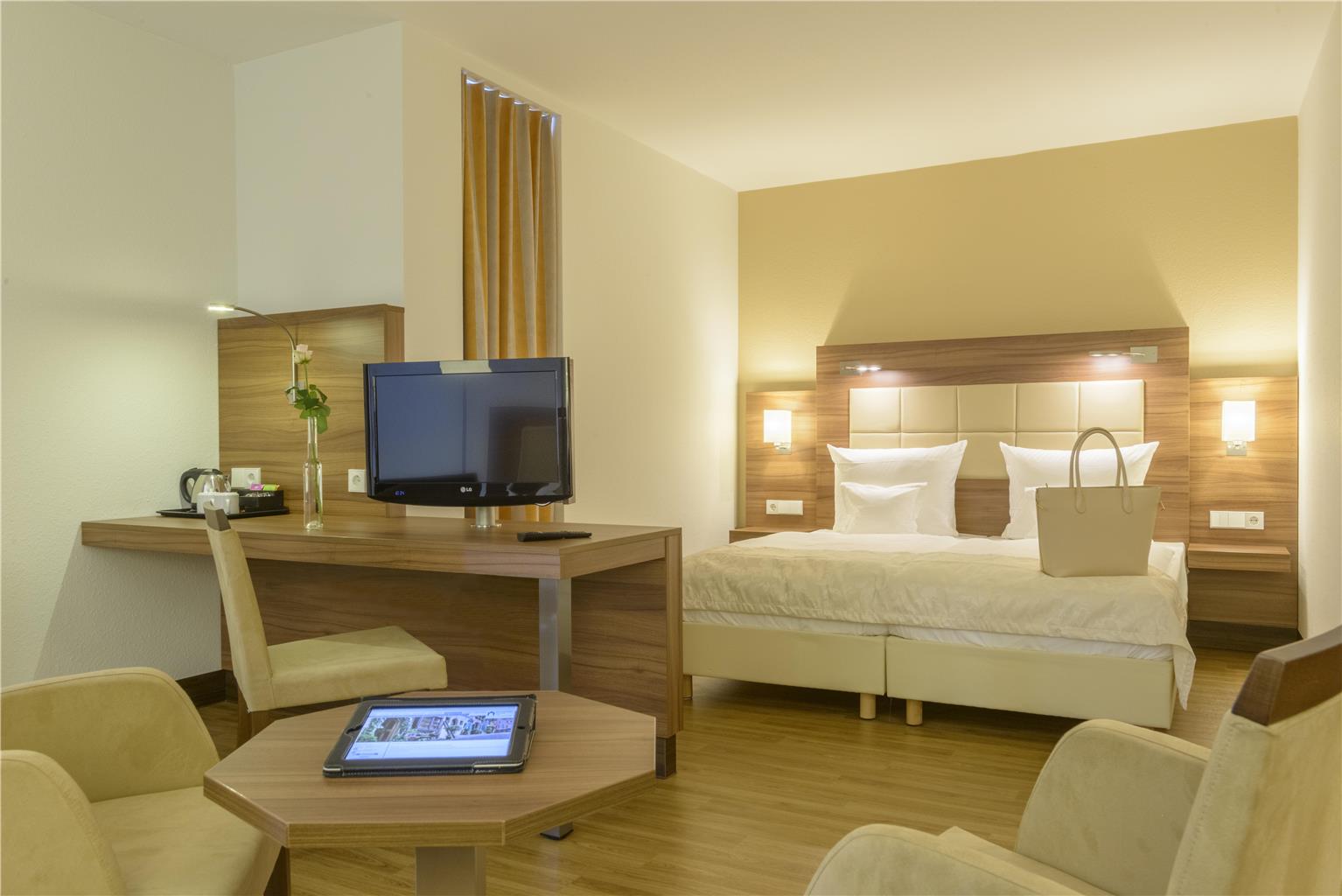 Best Western Plus Hotel Am Schlossberg, Europastrasse 13 in Nuertingen