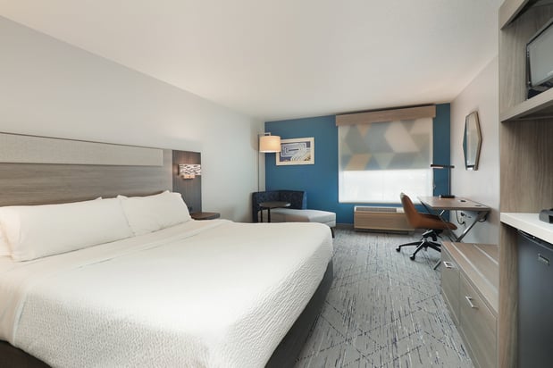 Images Holiday Inn Express & Suites Milwaukee-New Berlin by IHG
