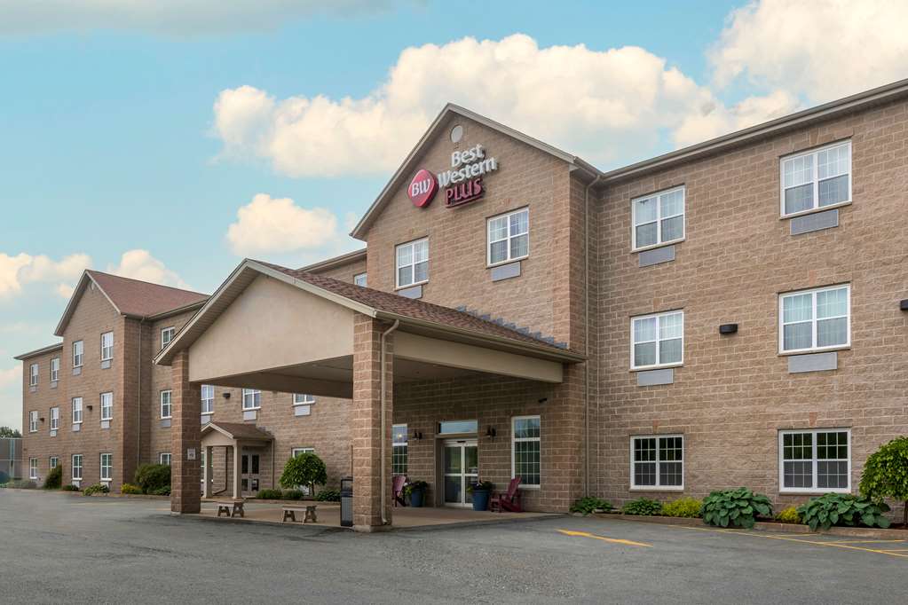 Exterior Best Western Plus Liverpool Hotel & Conference Centre Liverpool (902)354-2377