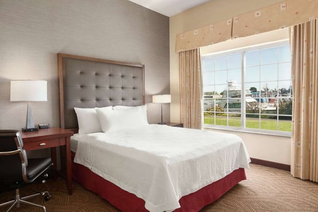 Images Homewood Suites by Hilton Oakland-Waterfront