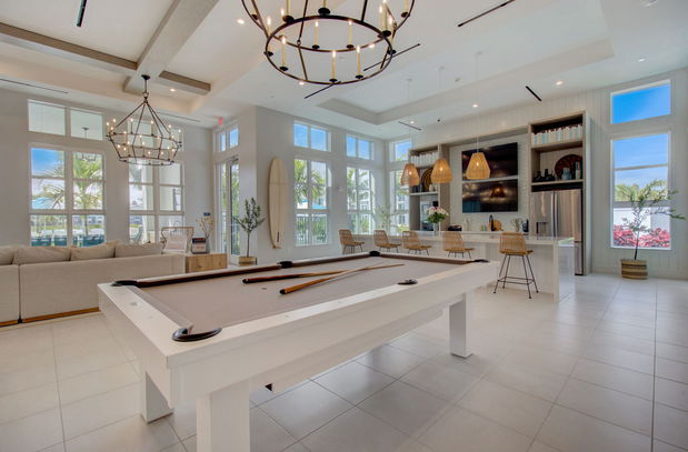 Images Everly Apartments