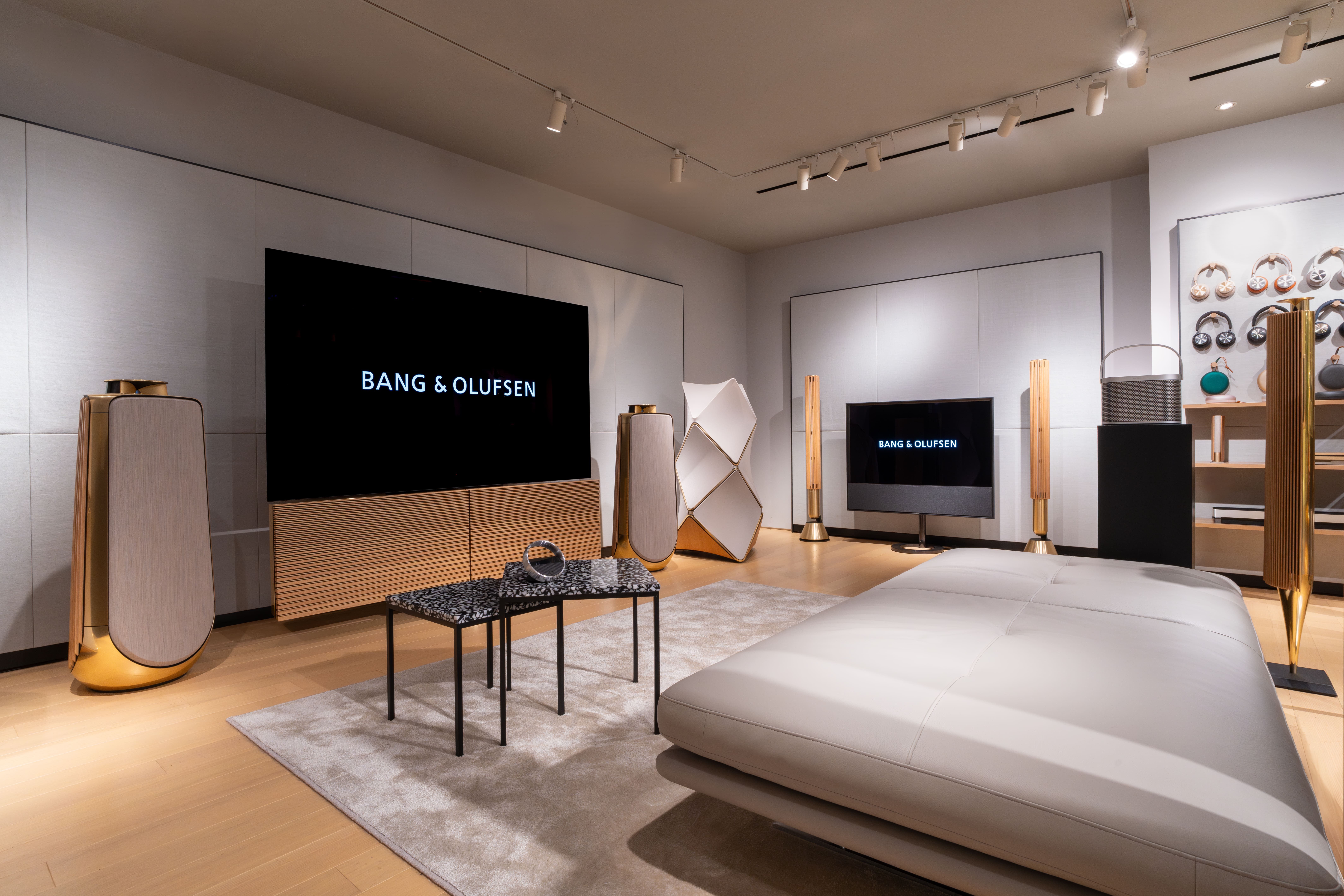 Book an appointment at バング & オルフセン 伊勢丹新宿, 新宿3-14-1