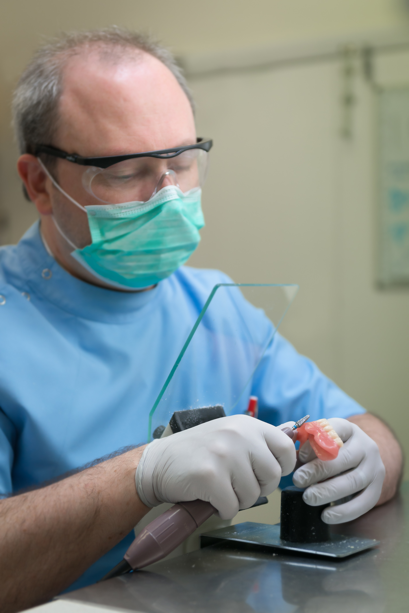 Images Roman Vilderman Dental Prosthetist