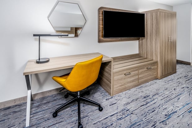 Images Holiday Inn Express & Suites Colorado Springs-First & Main by IHG
