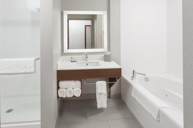 Images Holiday Inn Express & Suites Hudson I-94 by IHG