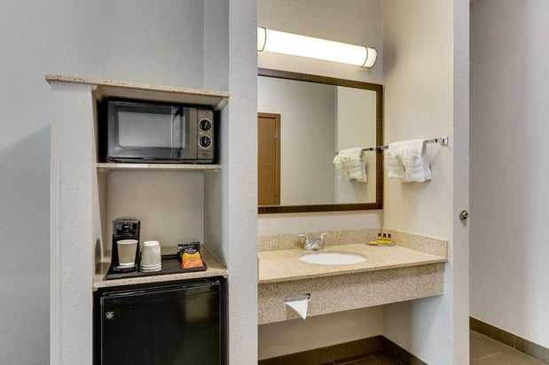 Images Best Western Plus University Inn & Suites