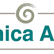 Clínica AMG Logo