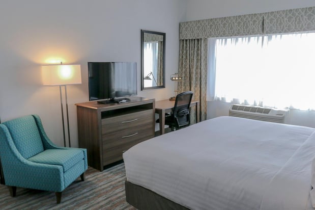 Images Holiday Inn & Suites Denver Tech Center-Centennial by IHG