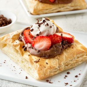 Pepperidge Farm Bakery Frozen Puff Pastry Dough 5″ x 5″ Squares, 2 Ounces, 120 Count featured image