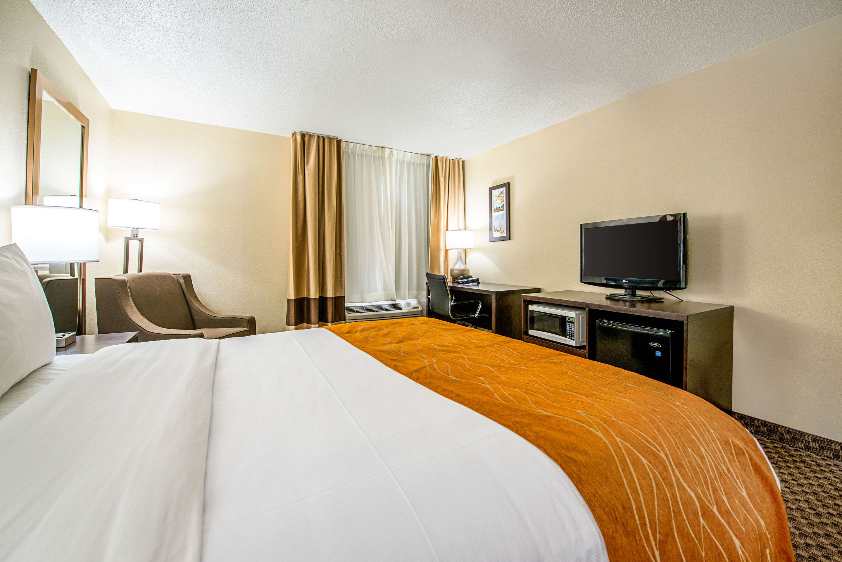 Guest room with one bed