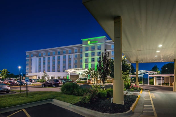 Images Holiday Inn Kansas City Airport by IHG