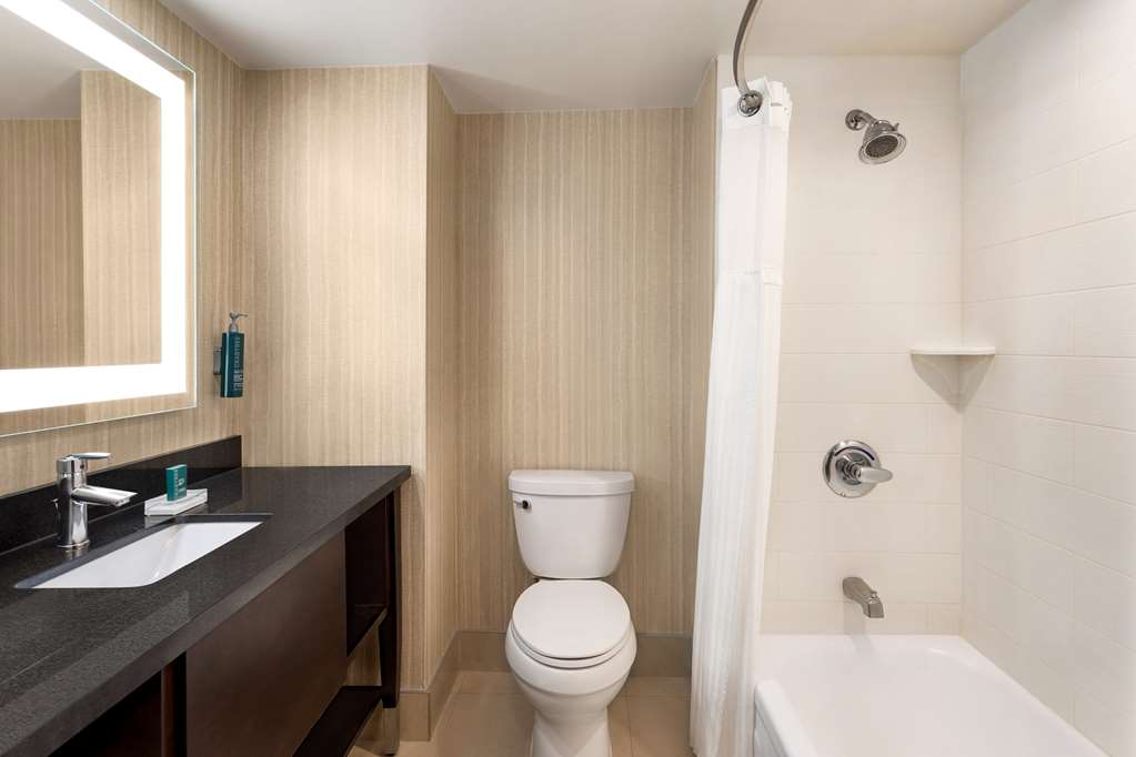 Images DoubleTree by Hilton Pointe Claire Montreal Airport West