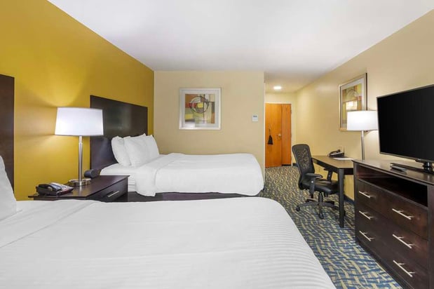 Images Best Western Plus Brunswick Inn & Suites