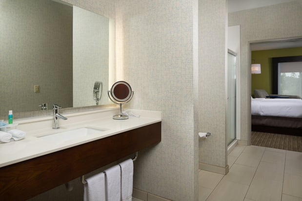 Images Holiday Inn Express & Suites Independence-Kansas City by IHG