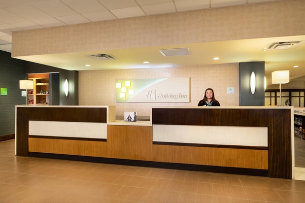 Images Holiday Inn & Suites Charleston West by IHG