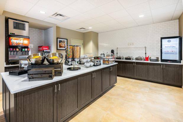 Images Candlewood Suites Building 38300
