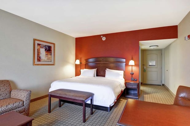 Images Hampton Inn & Suites Peoria at Grand Prairie, IL