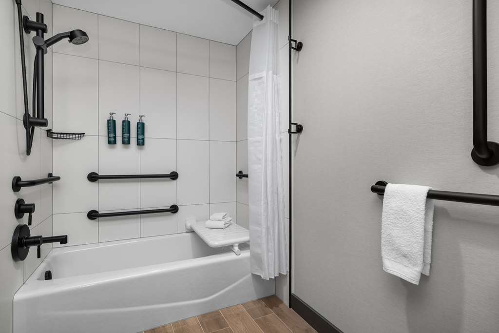 Guest room bath