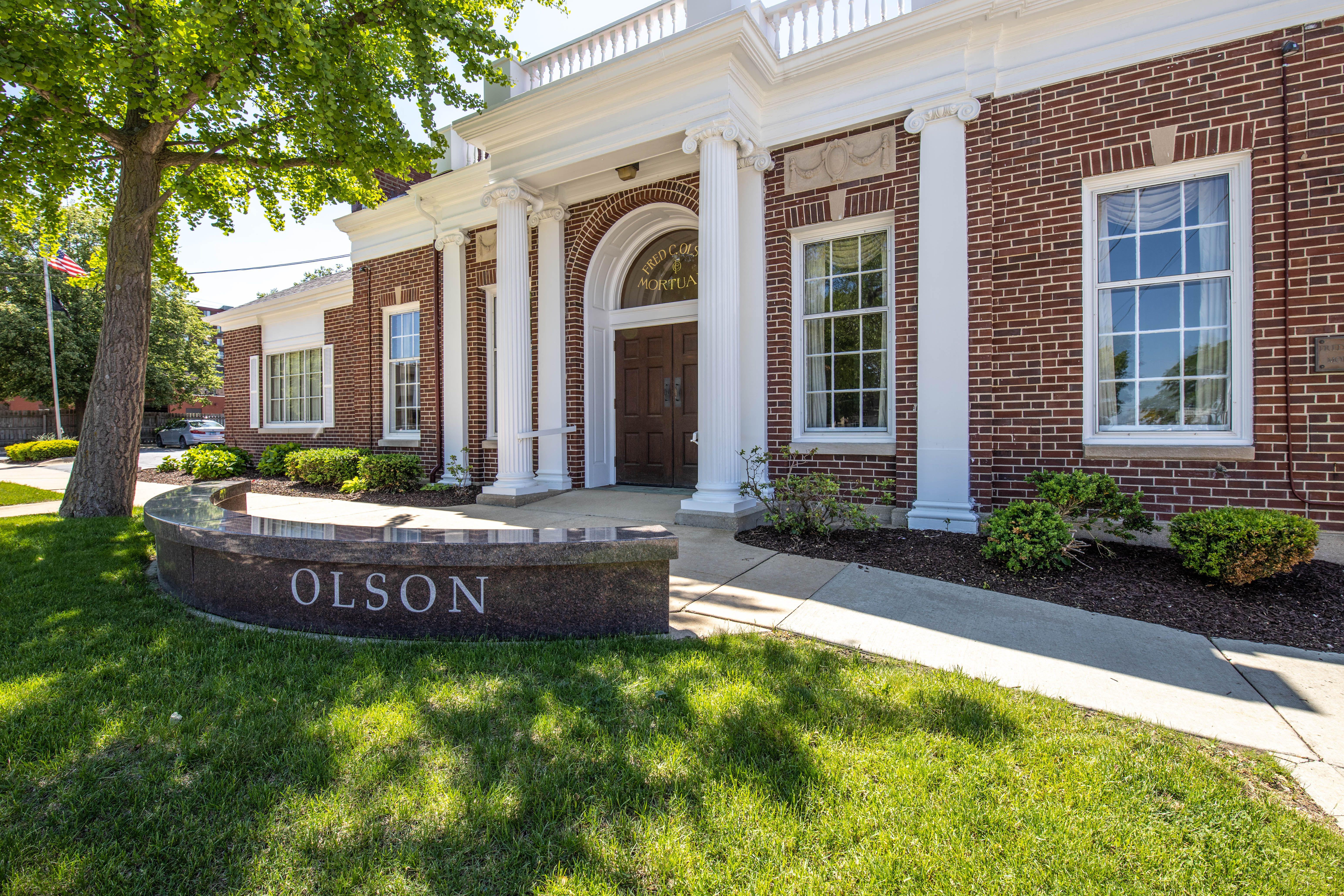 Exterior Photo of Olson Funeral & Cremation Services Ltd., Fred C Olson Chapel 1001 2nd Avenue Rockford, IL 61104