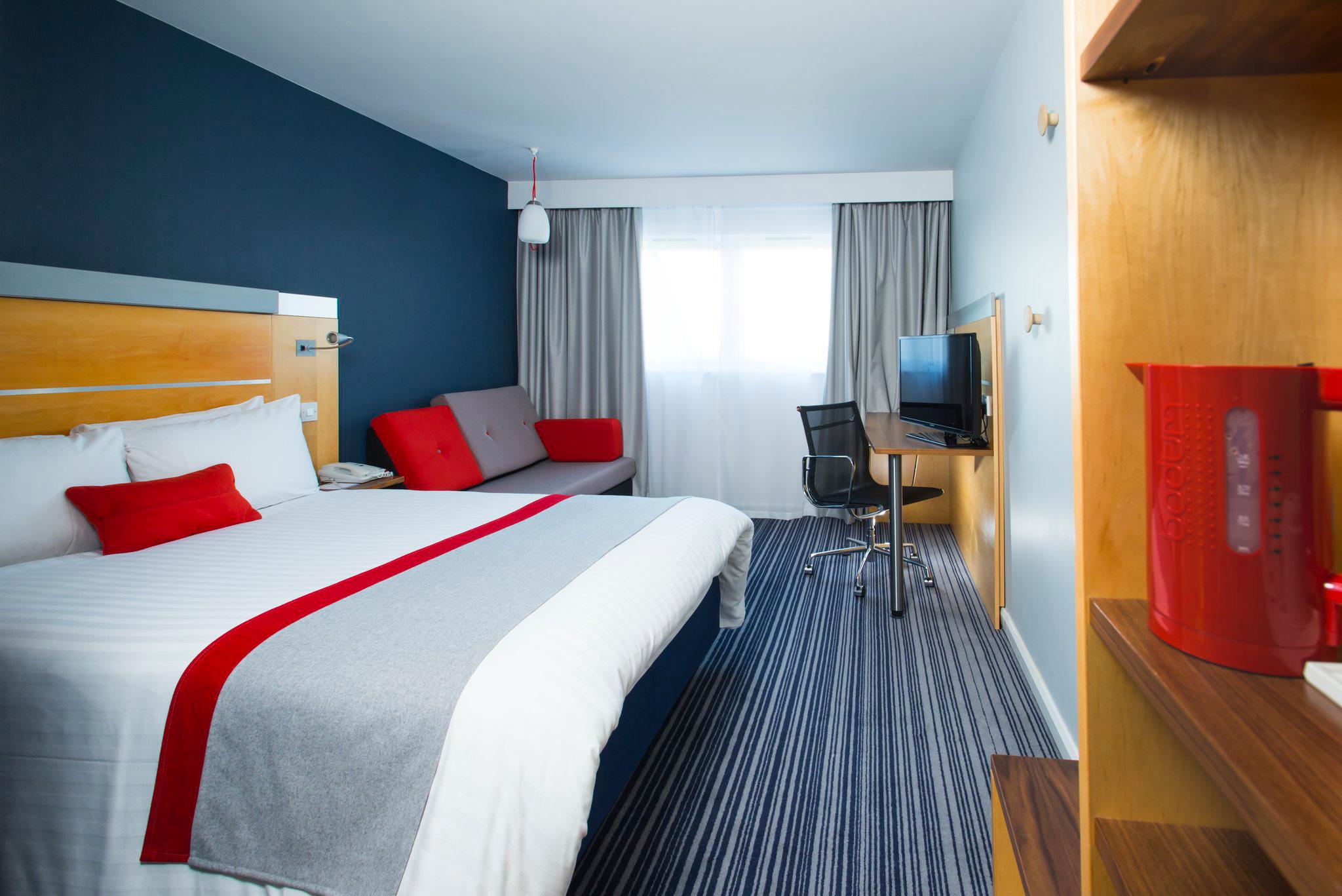 Holiday Inn Express London - Epsom Downs, an IHG Hotel Surrey 01372 755200