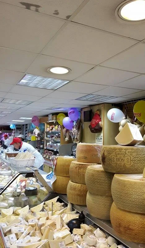 Images Rosso Tono Market  di Cruciano