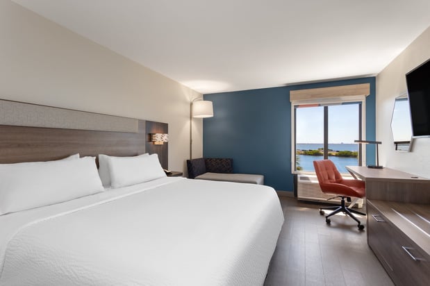 Images Holiday Inn Express & Suites Tampa Airport by IHG