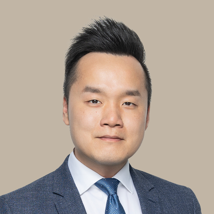 Louie Chen headshot.