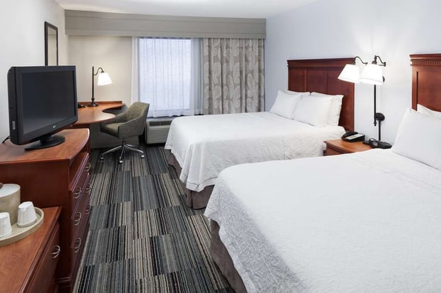 Images Hampton Inn & Suites Cedar Rapids - North