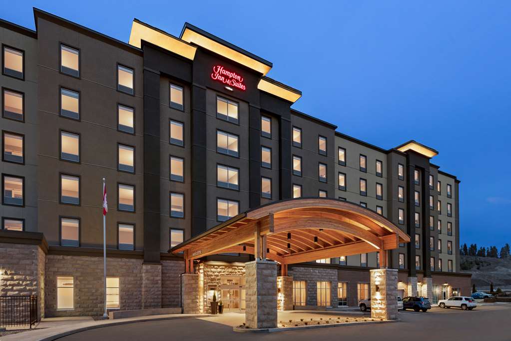 Hampton Inn & Suites by Hilton Kelowna Airport - Kelowna, BC V1V 2Y9 - (250)765-9042 | ShowMeLocal.com