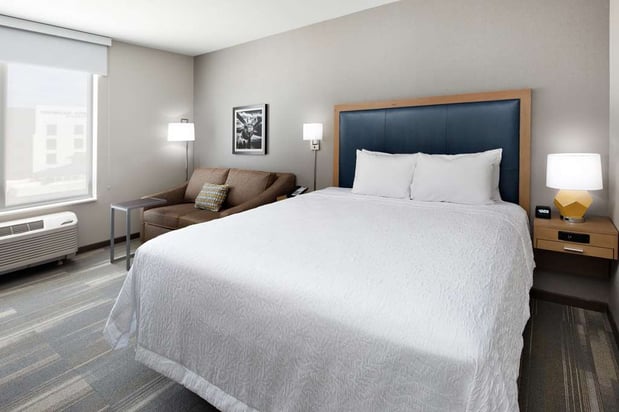 Images Hampton Inn & Suites San Diego Airport Liberty Station