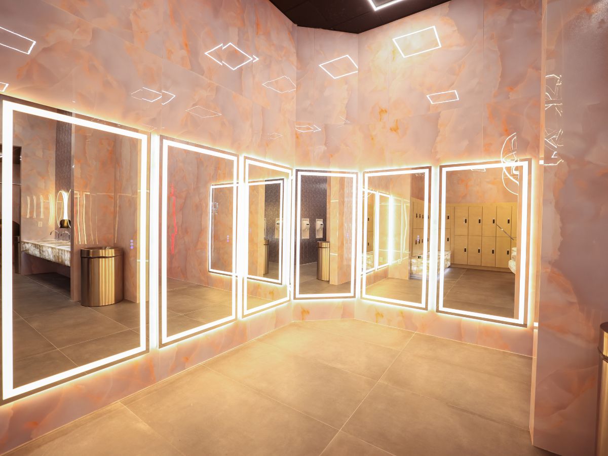 See your progress in a gym in Lombard built for serious lifters. Our premium posing room features bright lighting and full-length mirrors to showcase every detail of your physique.