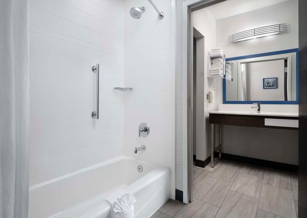 Images Hampton Inn & Suites Dallas-DFW ARPT W-SH 183 Hurst