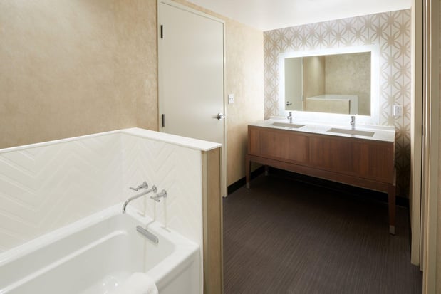 Images Holiday Inn & Suites Philadelphia W - Drexel Hill by IHG