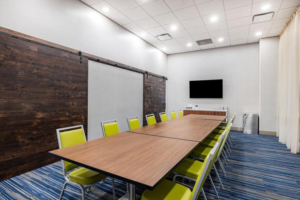 Images Holiday Inn Express & Suites Lincoln Downtown by IHG