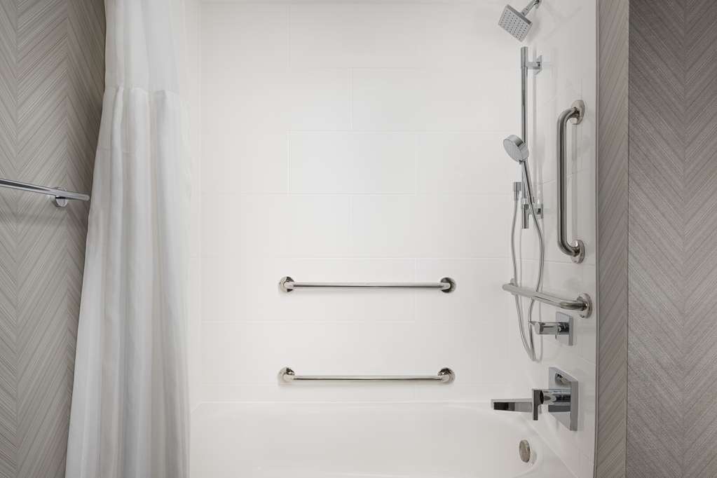 Guest room bath