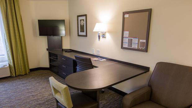 Images Candlewood Suites Overland Park - W 135th St., an IHG Hotel
