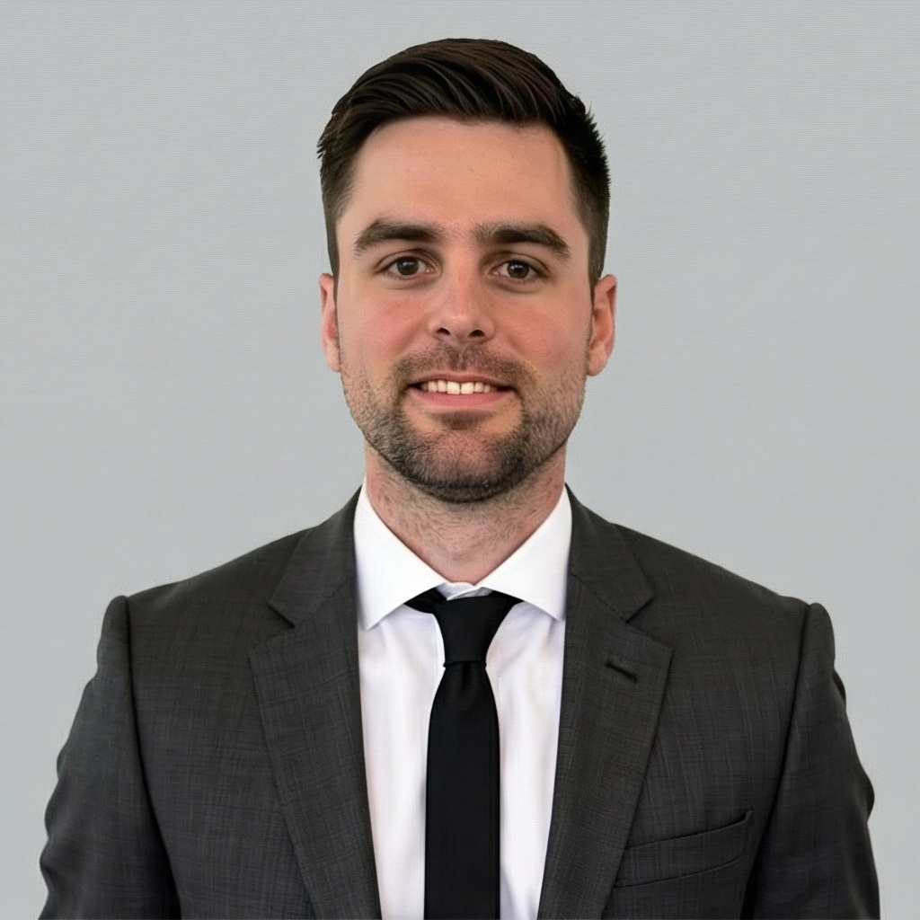 Headshot of Matthew Simpson, a wealth advisor at Chase