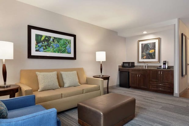 Images Hilton Garden Inn Stony Brook