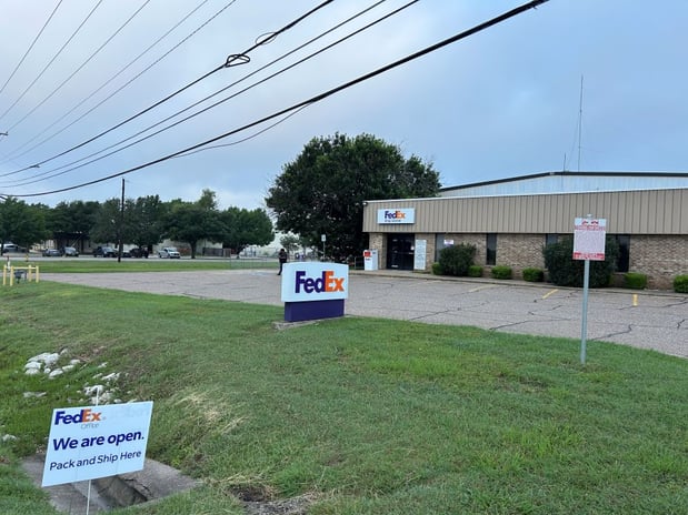 Images FedEx Office Print & Ship Center